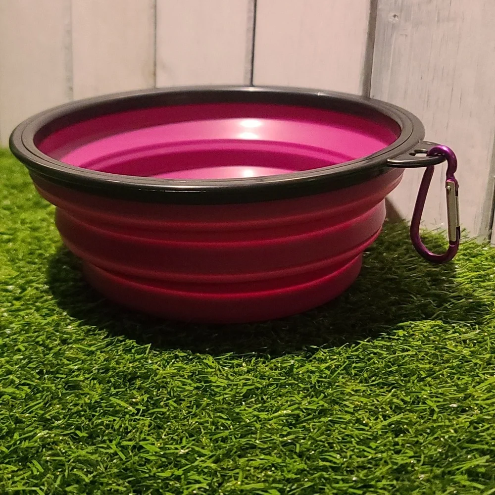 DOG Bowl colapsable travel w D hook NWT Blue Aqua color